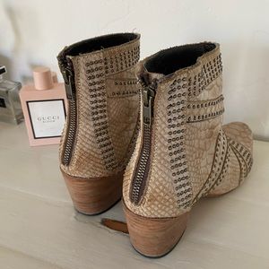 FREE BIRD BY STEVEN ankle boots